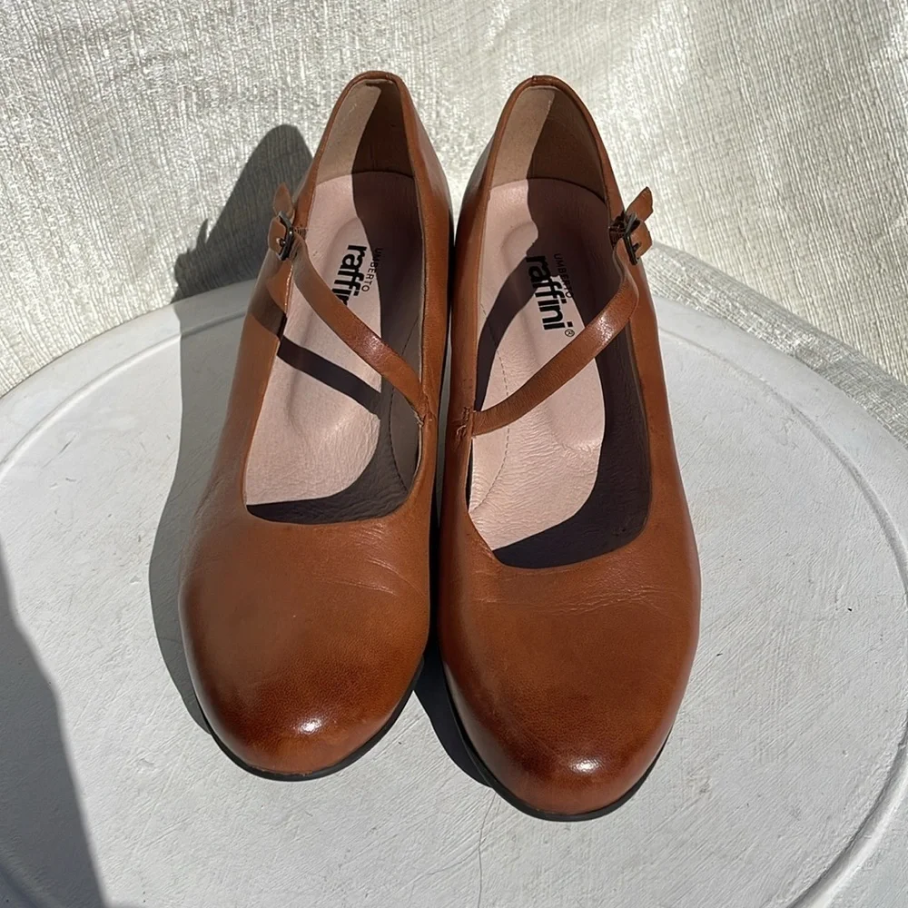 Umberto Raffini Norine Caramel Mary Janes Pump Sz 39/8